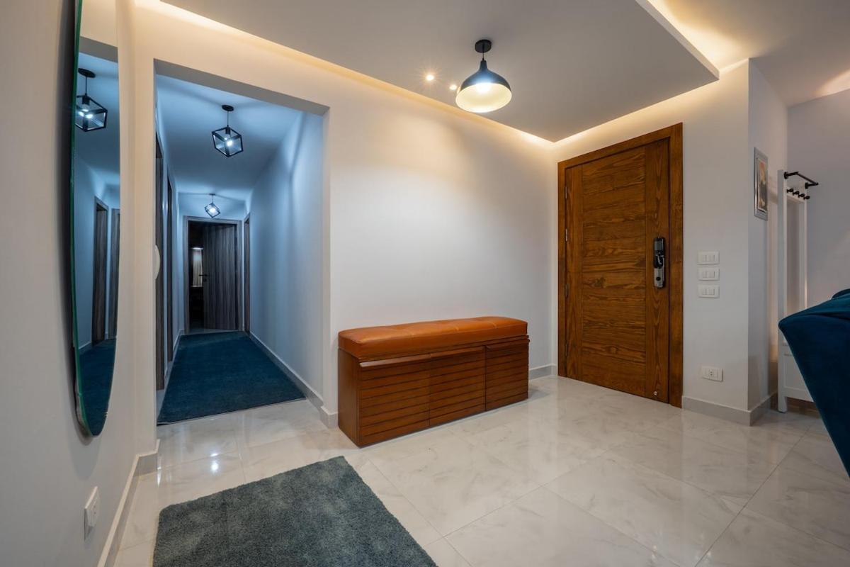 Sheraton Tower Apartment *